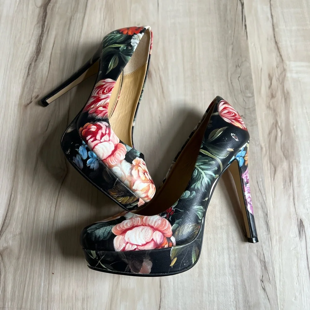 Floral heels size 8 - Picture 1 of 4